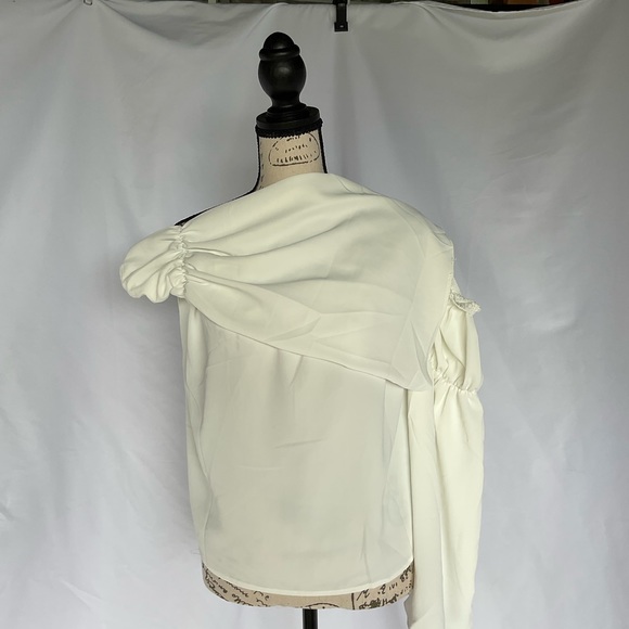 Elegant Off-the-Shoulder White Blouse - Long Sleeve Flowy Top for Feminine Charm - Picture 4 of 4